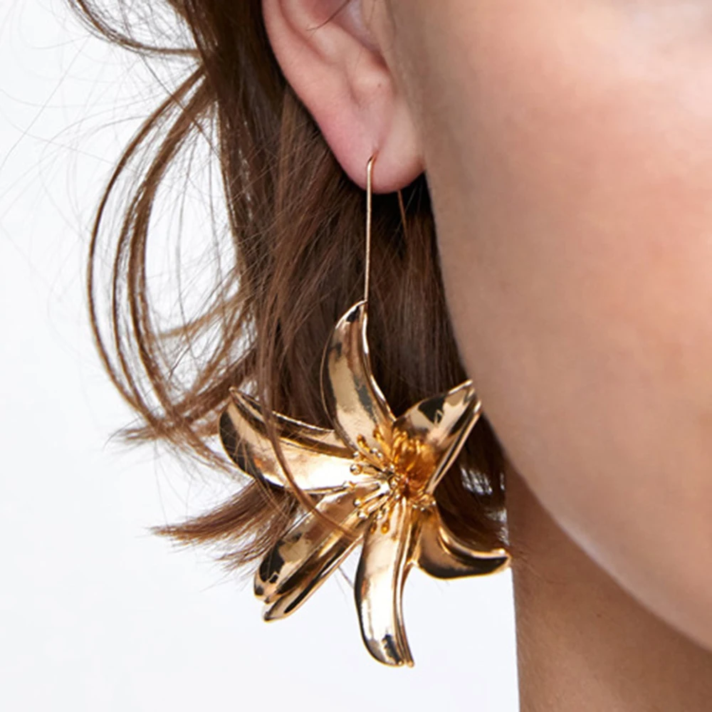 

Gold Color Dangle Earrings for Women Hook Drop Earring Flower Lily Unique Design Metal Alloy Fashion Indian Jewelry DFE013