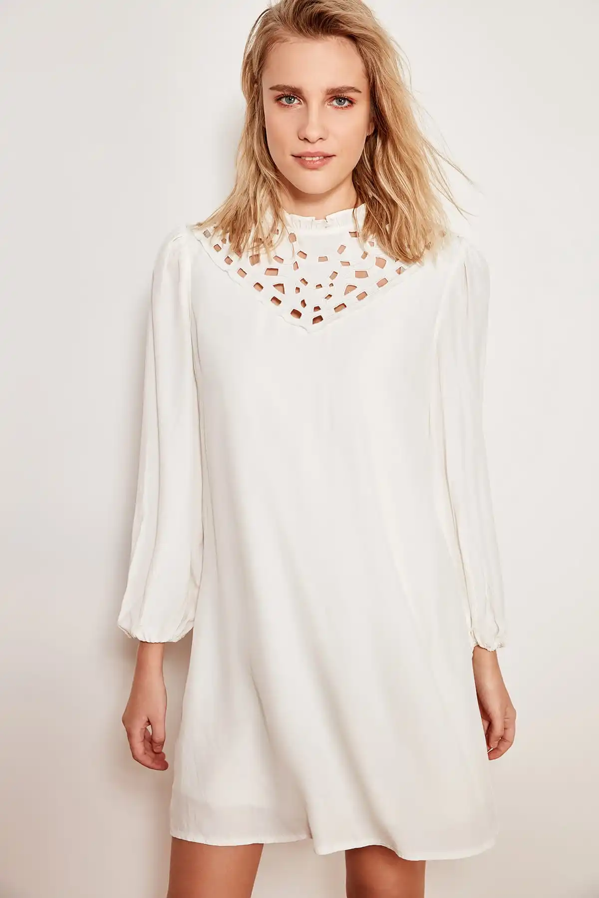 Trendyol White Lace Detail Dress TCLSS19YD0017 | Женская одежда