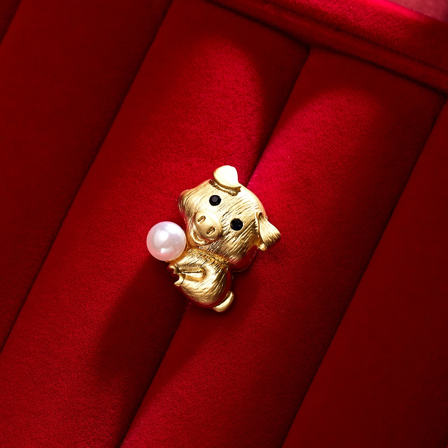Brand Gold Color Plated Simulated Pearl Grape Brooch Pins For Women Or Wedding Decorating Zodiac Brooch Symbolic Animals