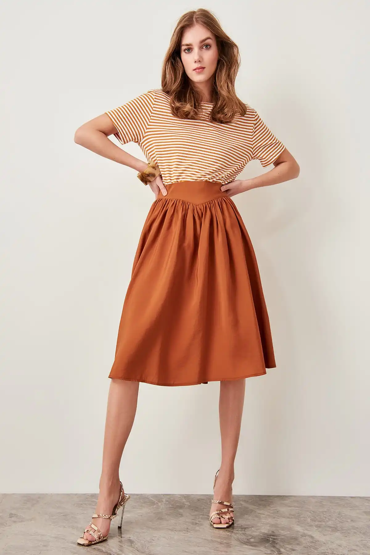 

Trendyol Cinnamon Midi Skirt TWOSS19YD0050