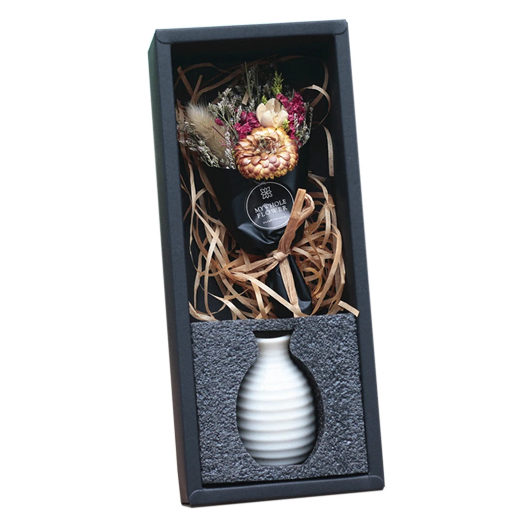 

Creative Mini Bouquet Pastoral Style Crystal Grass Dry Flower Gift White Porcelain Bottle Gift Box For Mother's Day