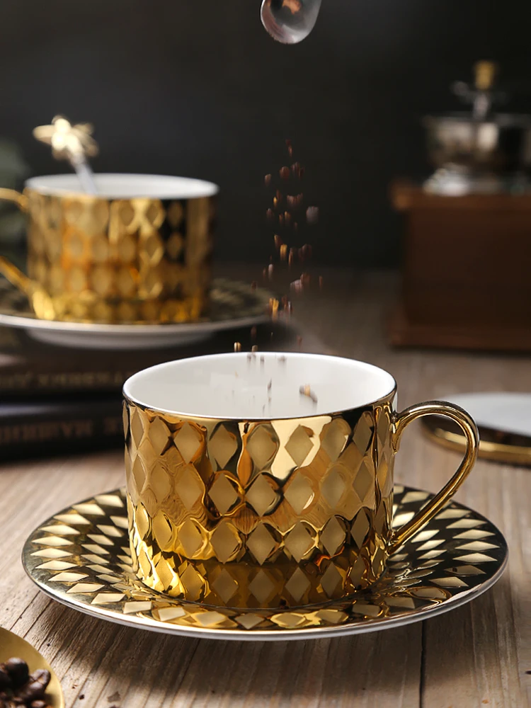 Высококачественная стильная Роскошная золотая призматическая рельефная кофейная кружка с поддоном, ложкой, тассе, кафе, чайный стакан, Canecas Tazzine Caffe