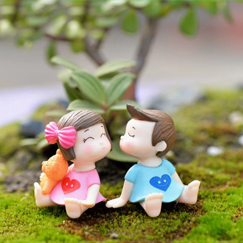 Miniature PVC Lovers Couple Chair Figurines Miniatures Fairy Garden Gnome Moss Terrariums Resin Crafts Home Decoration Miniature PVC Lovers Couple Chair Figurines Miniatures Fairy Garden Gnome Moss Terrariums Resin Crafts Home Decoration
