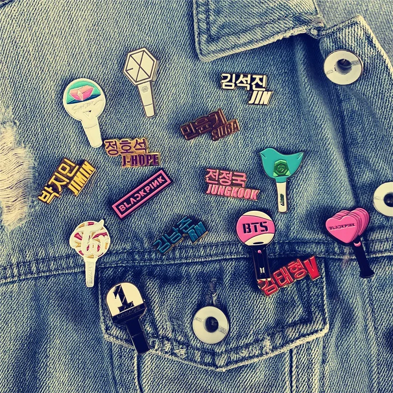 

100 pcs/lot Bangtan blackpink twice exo got7 Scouts figure badge cartoon RM JIN pendants alloy brooch fans gift party supplies