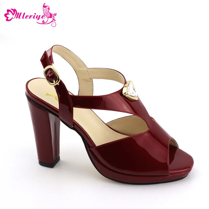 

Summer Women Elegant Pumps New Arrival Gold Color Ladies Wedding Shoes Decorated with Rhinestone Italian Ladies Shoes for Party