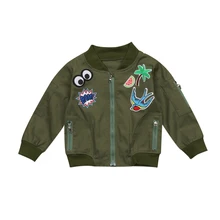 В году, милое Фирменное Детское пальто армейского зеленого цвета осенне-зимняя теплая куртка с героями мультфильмов Повседневная Верхняя одежда мод от 2 до 8 лет
