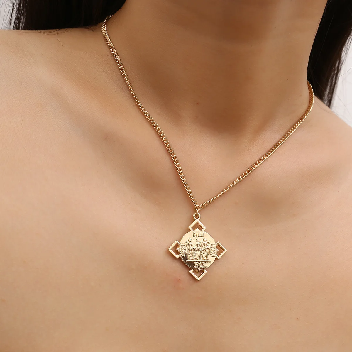 

2019 New Design Gold Silver Plated Cameo Necklace Simple Trendy Geometry Round Coin Pendant Necklace For Women Girls Jewelry
