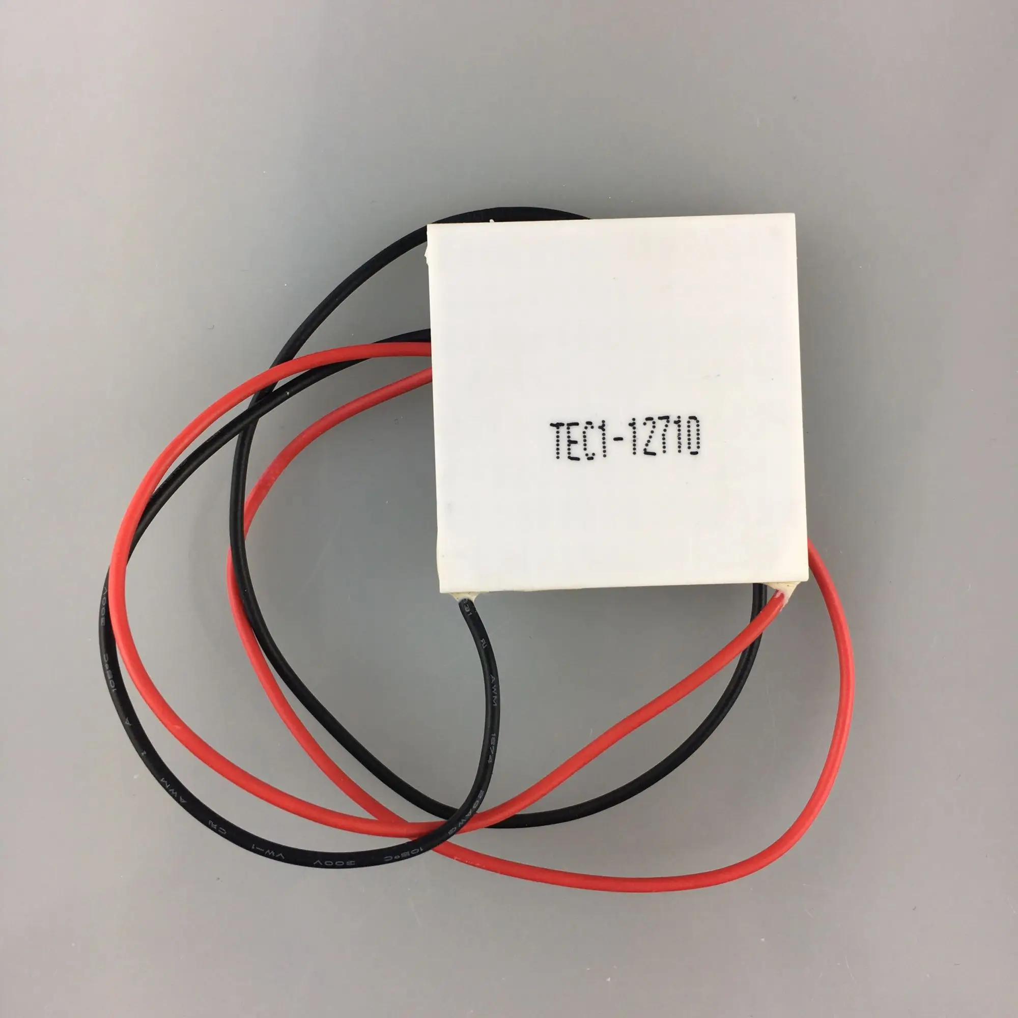 

TEC1-12705 Thermoelectric Cooler Peltier TEC1-12706 TEC1-12710 TEC1-12715 40*40MM 12V Peltier Elemente Module Thinary Electronic