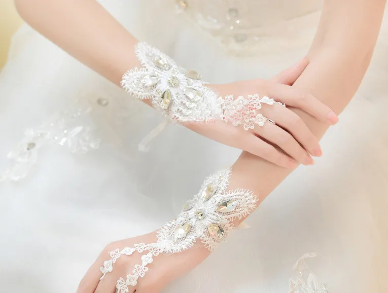 Кружевные короткие белые модные вечерние перчатки без пальцев для подружки невесты, для танцев, для выступлений, женская перчатка