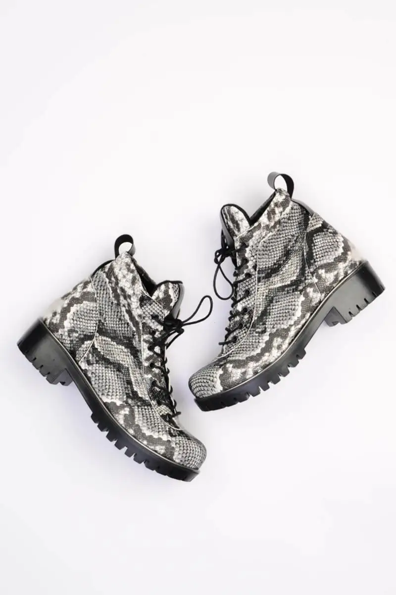 

Bambi Black White Women 'S Boots G0447333307