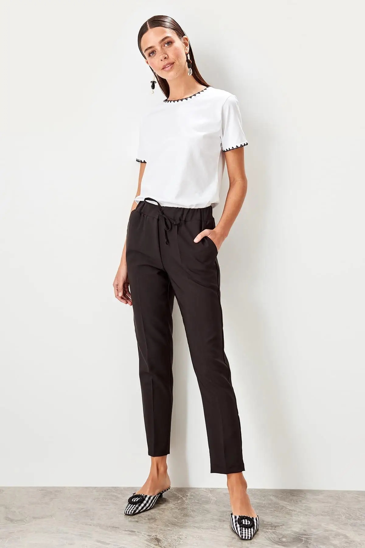 

Trendyol Black Lacing Detaylı Pants TWOSS19ST0212