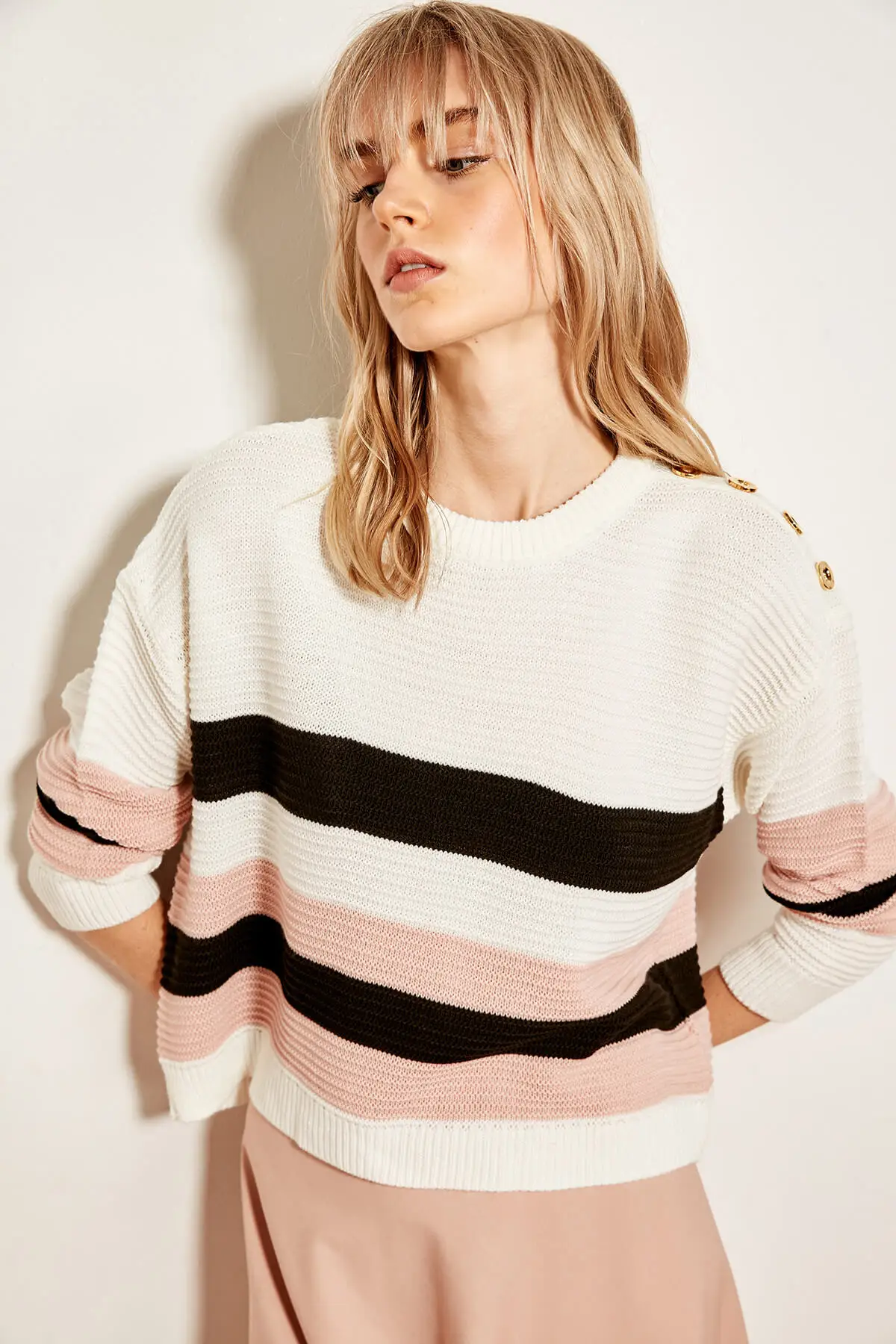 

Trendyol Advanced Powder Button Sweater TCLAW19FV0186