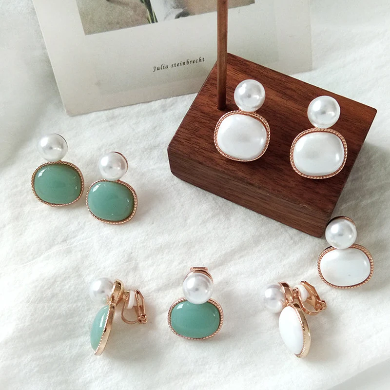 

Fashion glass round small pearl earrings 2019 for women geometric white green ball earrings oval elegant girl jewelry party gift