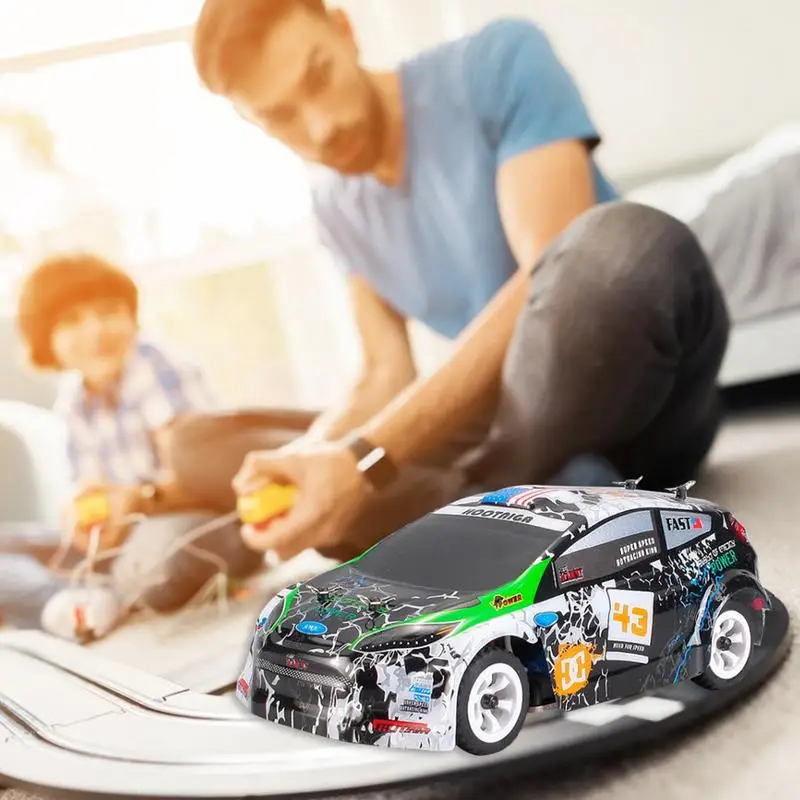 Высокоскоростной автомобиль WLtoys K989 1:28 Электрический четырехколесный