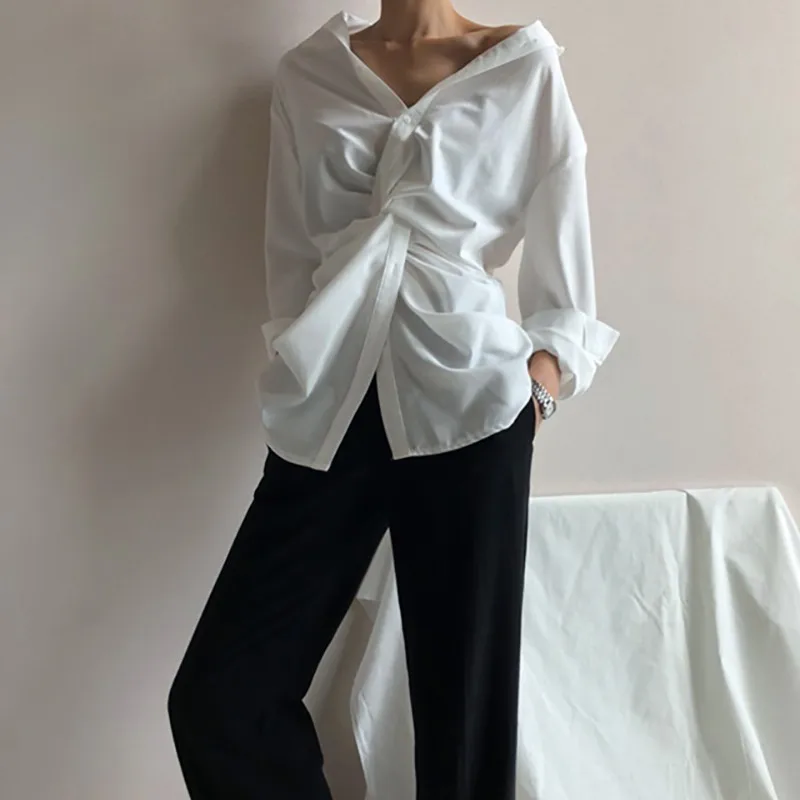 TWOTWINSTYLE Повседневная белая женская блузка с открытыми плечами и v-образным вырезом на талии, свободный корейский Топ с длинным рукавом, женская одежда весна