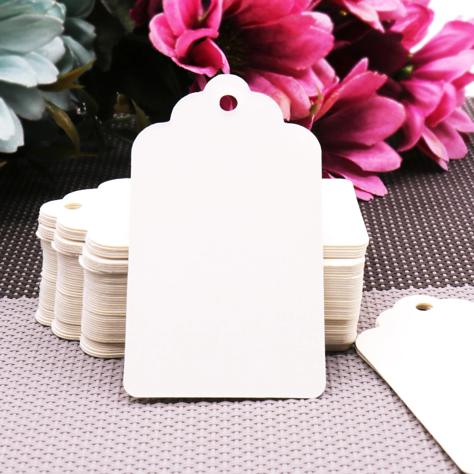 

100pcs Kraft Paper Blank Tags Head Label DIY Scallop Label Luggage Paper Card Tag For Wedding Party Decor