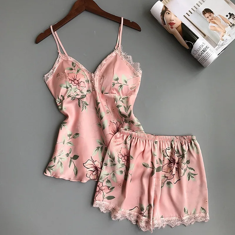 Женский пижамный комплект на тонких бретельках модный с принтом и глубоким