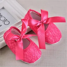 Платье принцессы для новорожденных; для маленьких девочек кружева Обувь с цветочным орнаментом для маленьких девочек s прекрасная мягкая подошва, с бантом-тапки для детской кроватки обувь 3-15 м