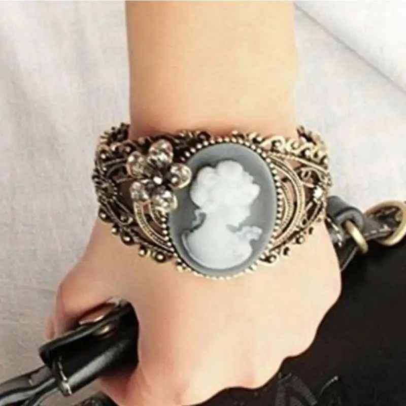 

Fashion Bracelet Vintage Bronze Relief Carved Cameo Statue Queen Bangle Bracelet Rhinestones Fashion Jewelry
