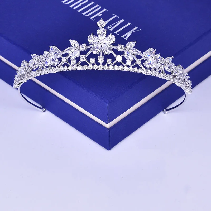 

Cubic Zirconia Tiara Bridal Headband Clear Pearl Cut Zircon Flower Design Crown Wedding Hair Accessories Fashion Headpiece Gifts