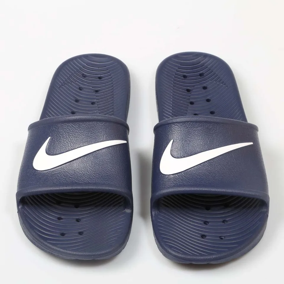 navy blue nike flip flops