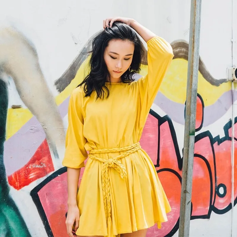 Короткое платье TWOTWINSTYLE весеннее однотонное мини с круглым вырезом длинными