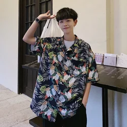 Tendencia de la Moda de los Hombres de Verano 2019 Abrigos de Manga Corta Camisa Hawaiana Hombres Cuello de la Solapa Francés Brazalete Suelto 3 Camisas de Color Tendencia de la Moda de los Hombres de Verano 2019 Abrigos de Manga Corta Camisa Hawaiana Hombres Cuello de la Solapa Francés Brazalete Suelto 3 Camisas de Color