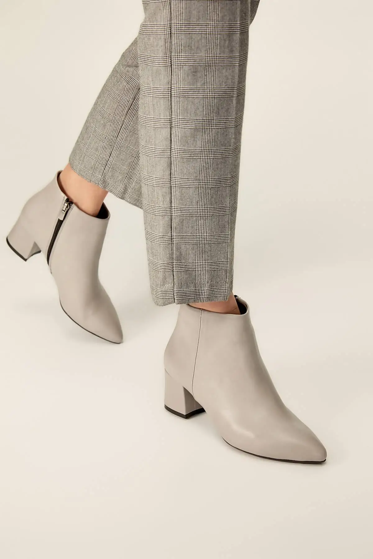 

Trendyol Gray Women 'S Boots TAKAW19KW0017