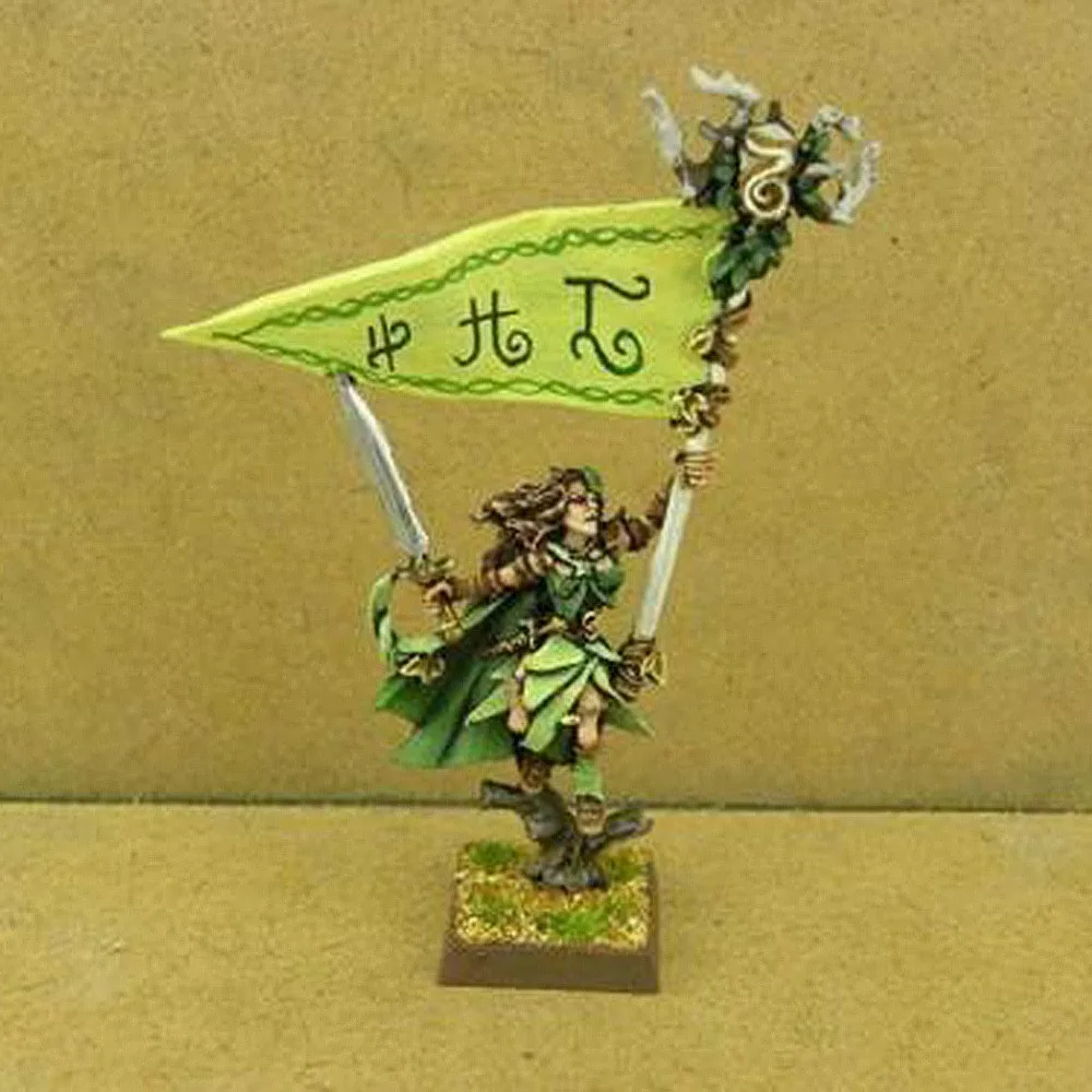 

Wood Elf Standard Bearer