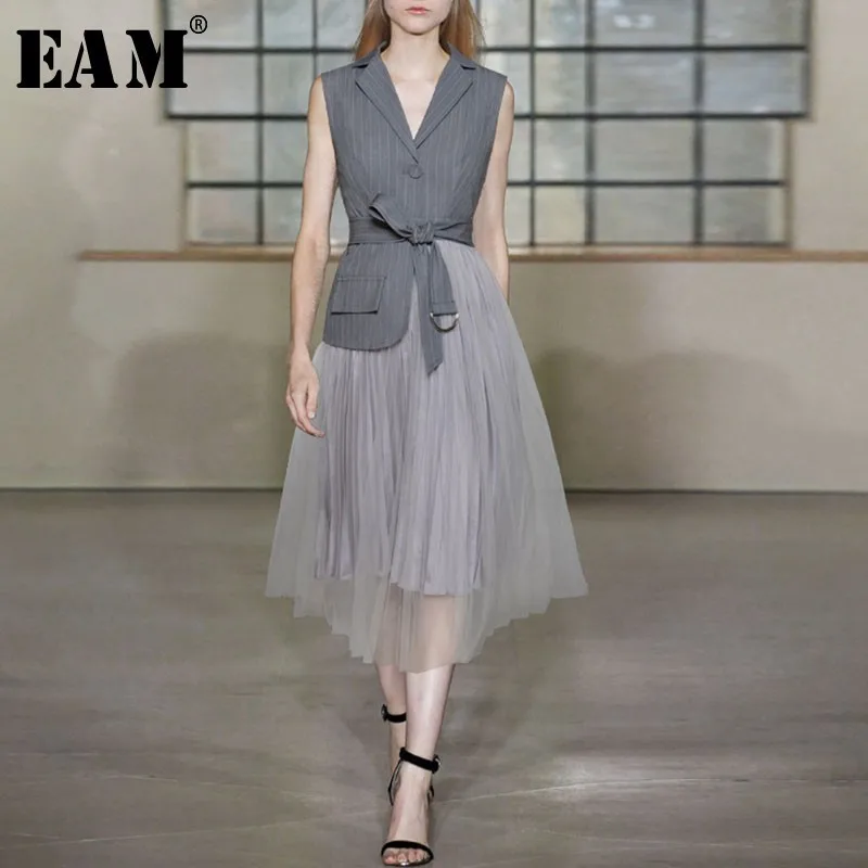 

[EAM] 2019 Spring Woman Gray Color Sleeveless Single Button Turn-down Collar Asjustable Waist Spliced Mesh Dress LD627
