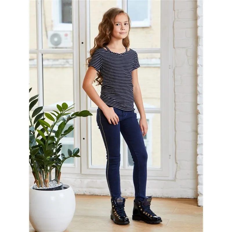 Синие скинни джинсы. Можно ли в школу в синих джинсах. Можно ли в школу в синих джинсах. Джинсы брюки женские. Школьник в джинсах.