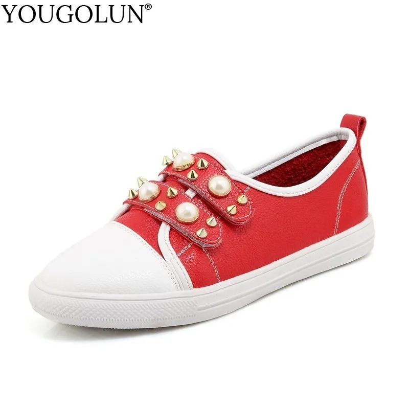 

Women Flat Sneakers Spring Newest Fashion Flat Round Toe PU Rivet White Black Red Ladies Flats Autumn Casual Comfort Shoes C016