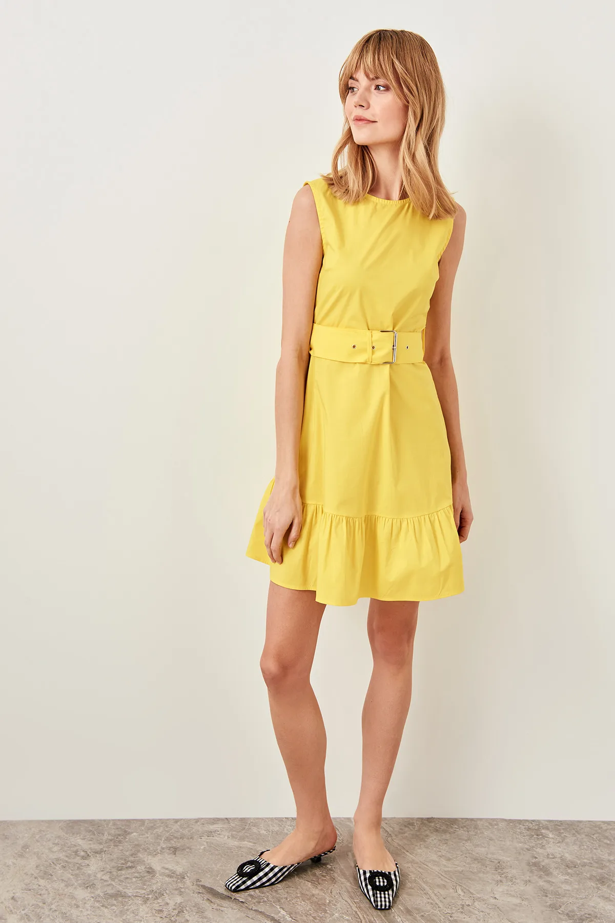 

Trendyol Yellow Belt Dress TWOSS19EH0107