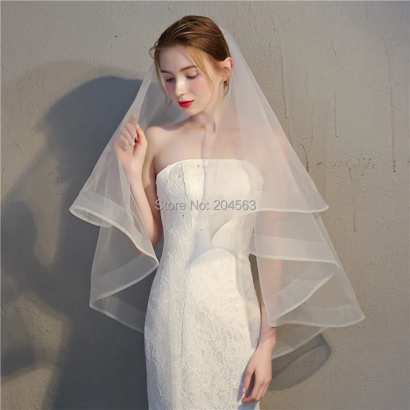 

Stunning Two-Layer Tulle Long Wedding Veils Tulle Lace Bridal Veils with Comb QY