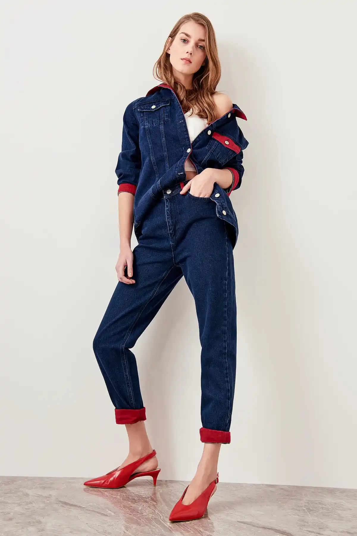 

Trendyol Detailed High Waist Jeans Leg Navy Mom TCLSS19LR0032