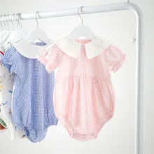 Маленький свежий комбинезон для новорожденных, летние ползунки в клеточку с короткими рукавами для девочек, одежда для малышей 0-24 месяцев