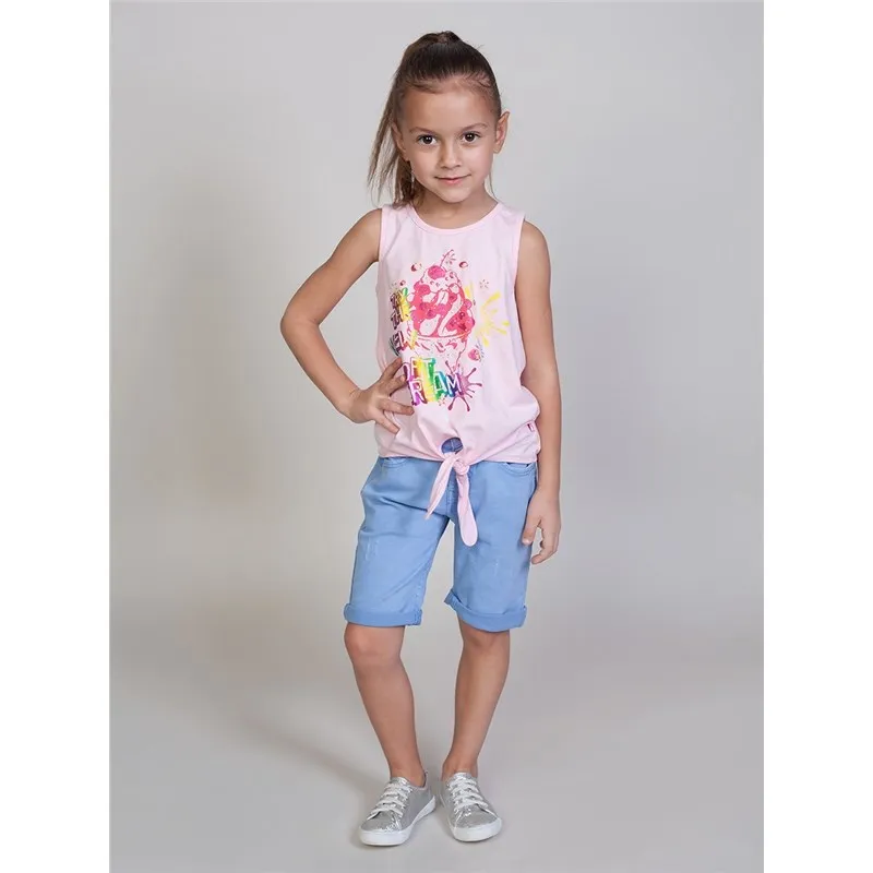 Шорты детские розовые. Шортики для девочек. Шортики для девочек. Девочка шортах дети. Девочка шортах дети.