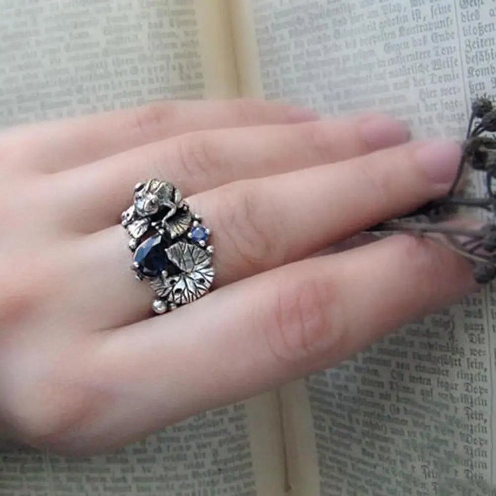 

Women Vintage Jewelry Gift Lotus Frog Rhinestone Inlaid Hollow Ring Band
