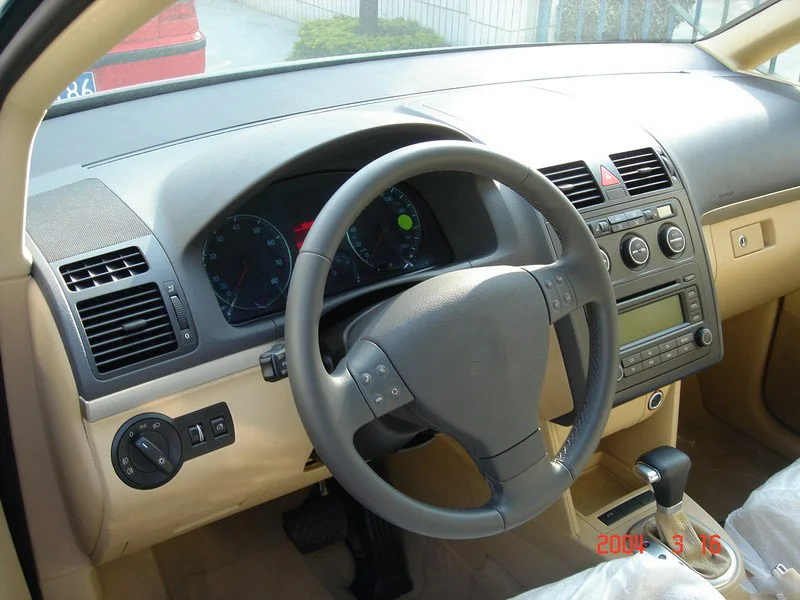 Dongzhen для VW Touran 2004 до 2015 Крышка приборной панели автомобиля коврик Избегайте свет