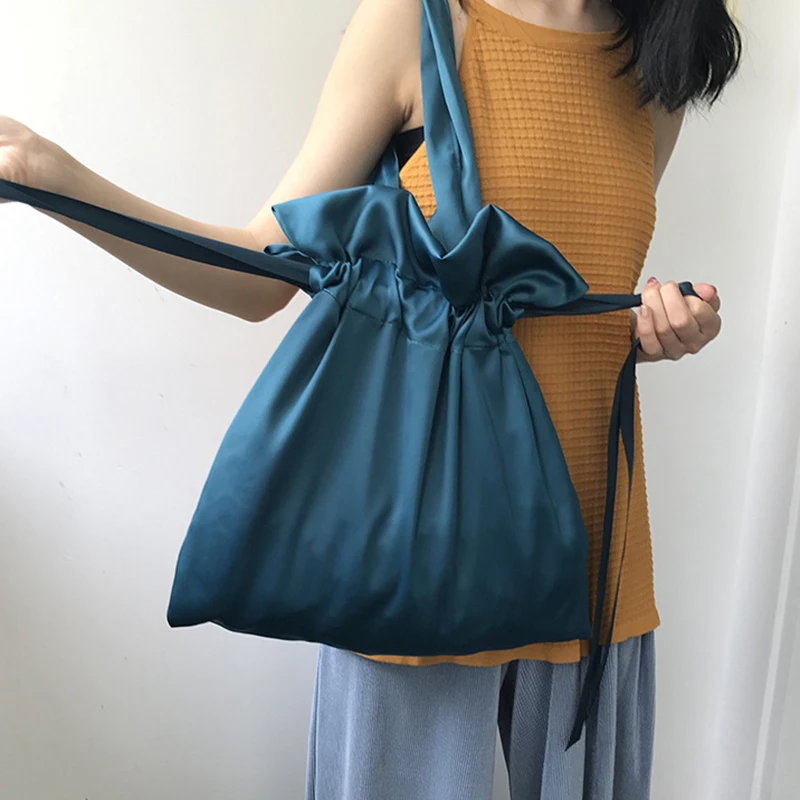 

[super Beabob] 2019 Spring Summer Woman New Solid Color Pleated Smooth Satin Surface Single Strape Shoulder Drawstring Bag LI618