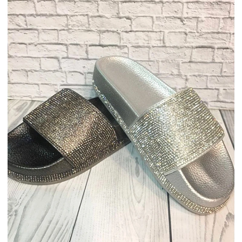 Comprar Chanclas de mujer zapatilla de mujer a la moda Zapatos de verano planos de cristal de mujer con diamantes de imitación fondo grueso Bling playa toboganes