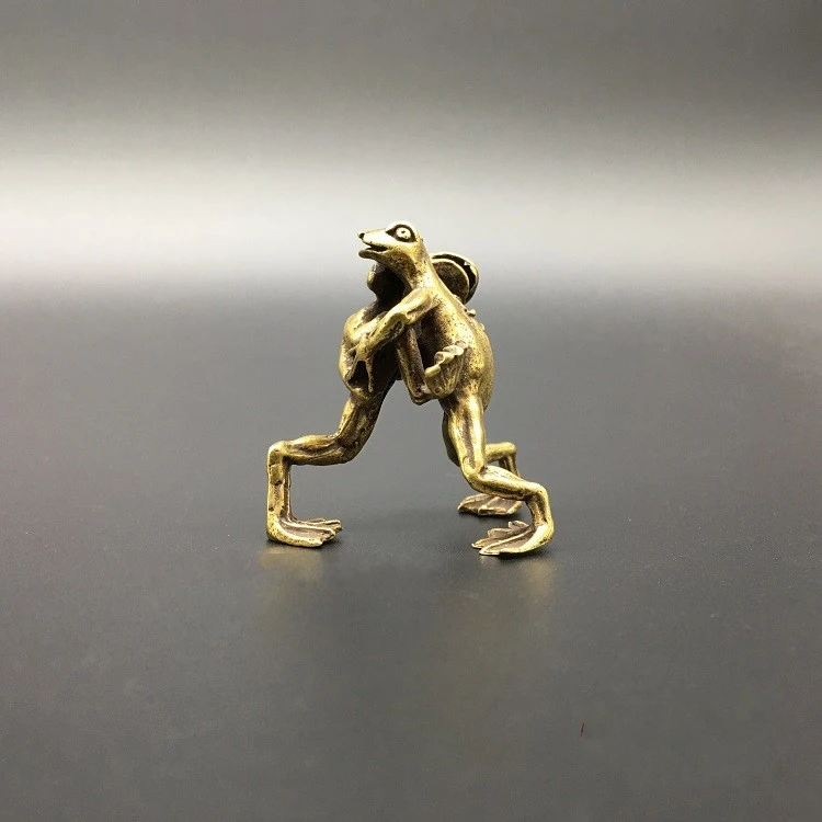 

Collectable Chinese Brass Carved Animal Wrestling Frogs Exquisite Small Statues
