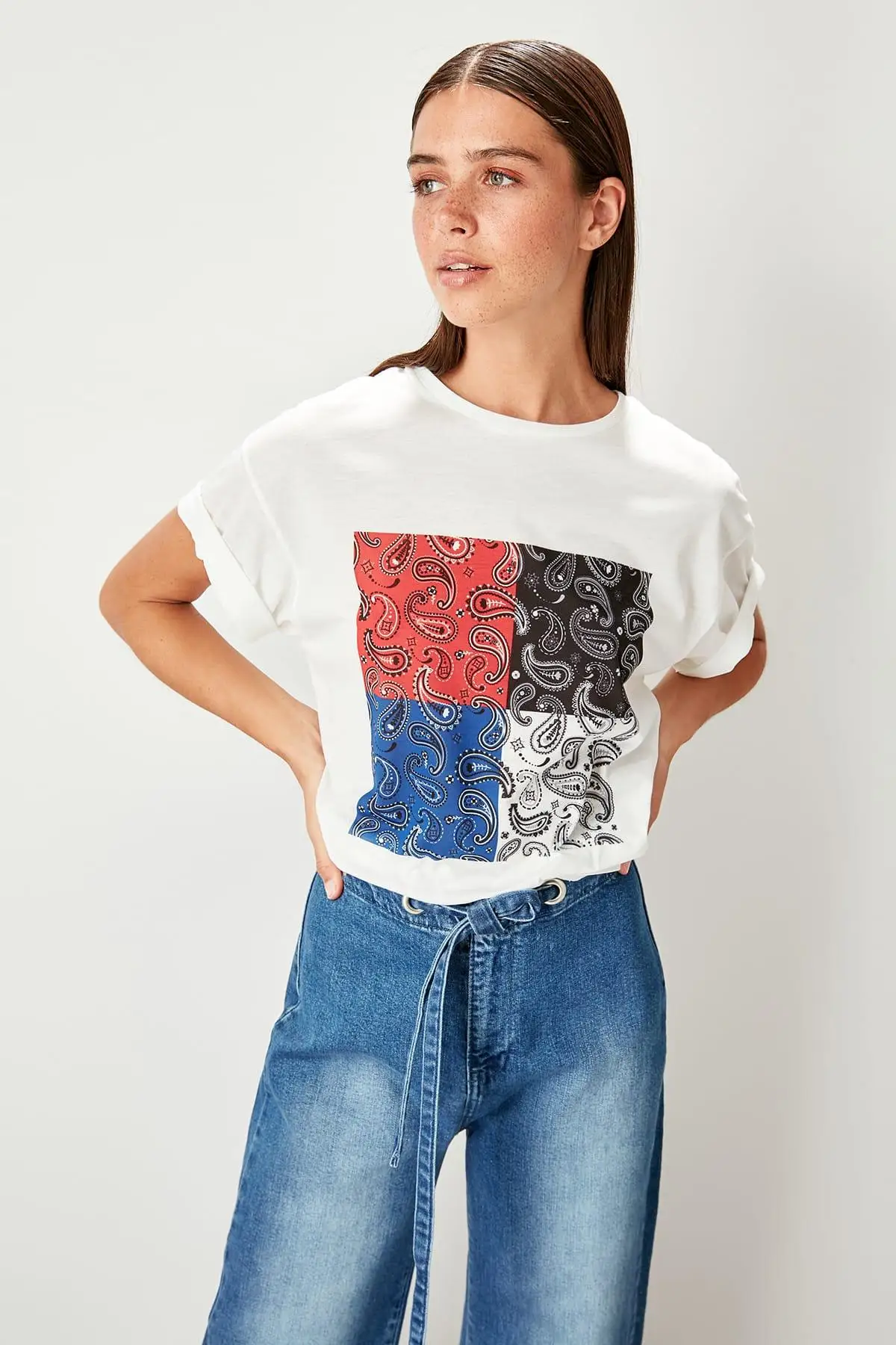 

Trendyol White Printed T Shirt Knitted TWOSS19AD0080