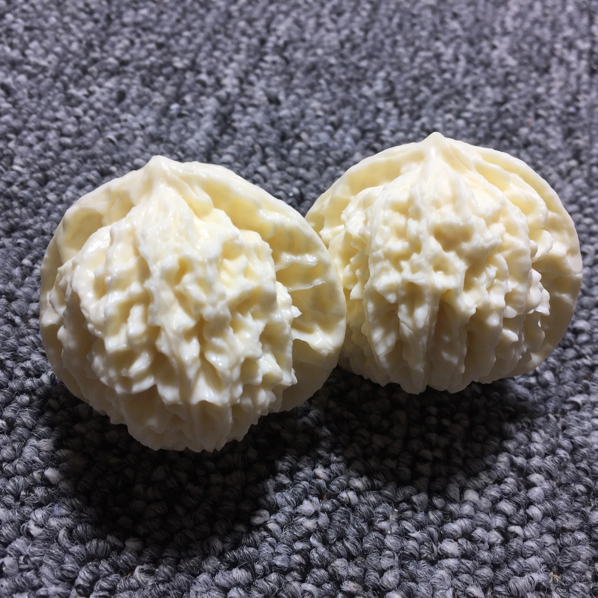 

Officer ball Creative box cap walnut carving handball elderly lion care gift piece ivory head wenwan health hand