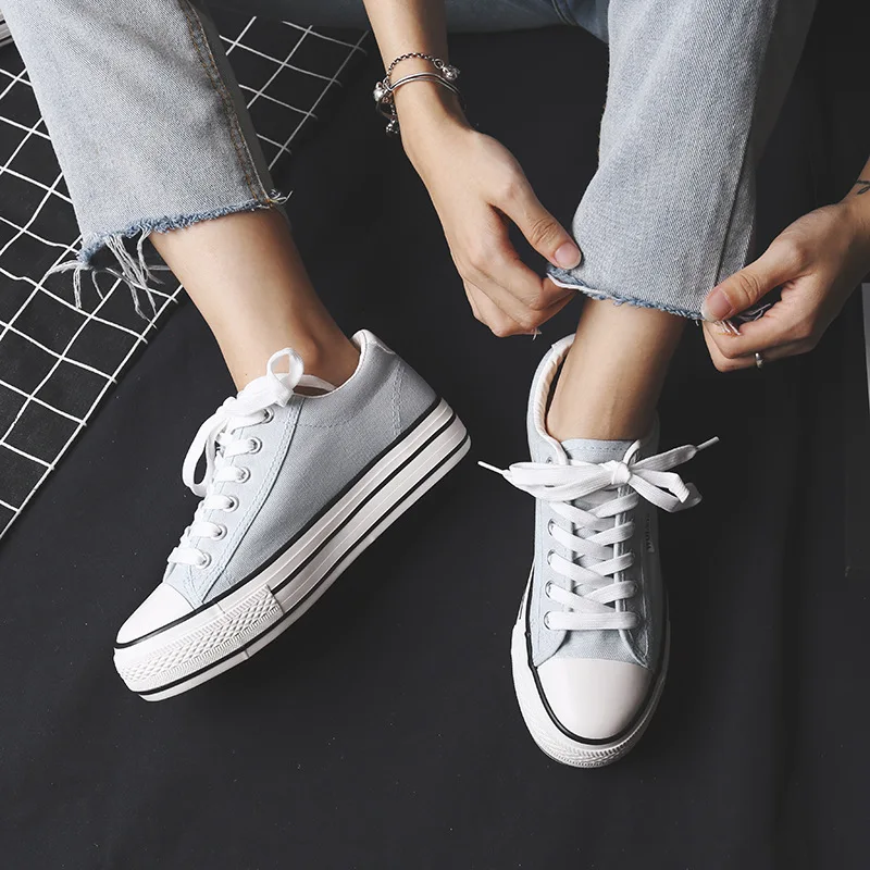 

2019 Autumn New Fashion Simple Solid Color Canvas Flat Shoes Women Trend Comfortable and Breathable Wild Casual Shoes.