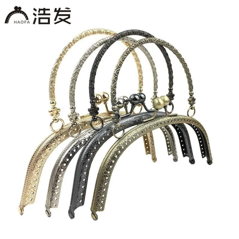 

HAOFA 16.5cm Bag Accessories Antique Vine Pattern Handle Arc Pattern Metal Purse Frame Clutch Bag Frame Accessories for Bags