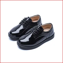 Г. Весенне-осенние вечерние туфли для больших мальчиков детская танцевальная обувь черные кожаные туфли из лакированной кожи с цветочным узором для мальчиков, обувь на плоской подошве со шнуровкой