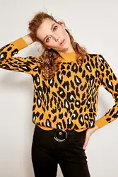 Горчичный свитер Trendyol с леопардовым узором TCLAW19ZA0078
