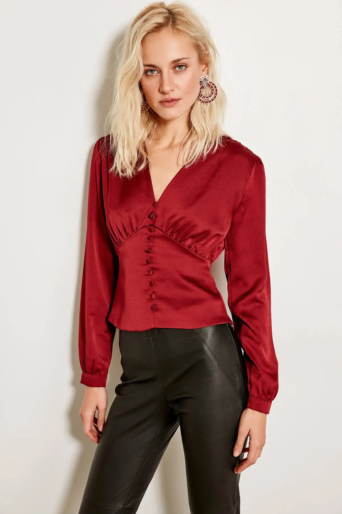 Трендовая блузка на пуговицах цвета Бордо TOFAW19XO0024