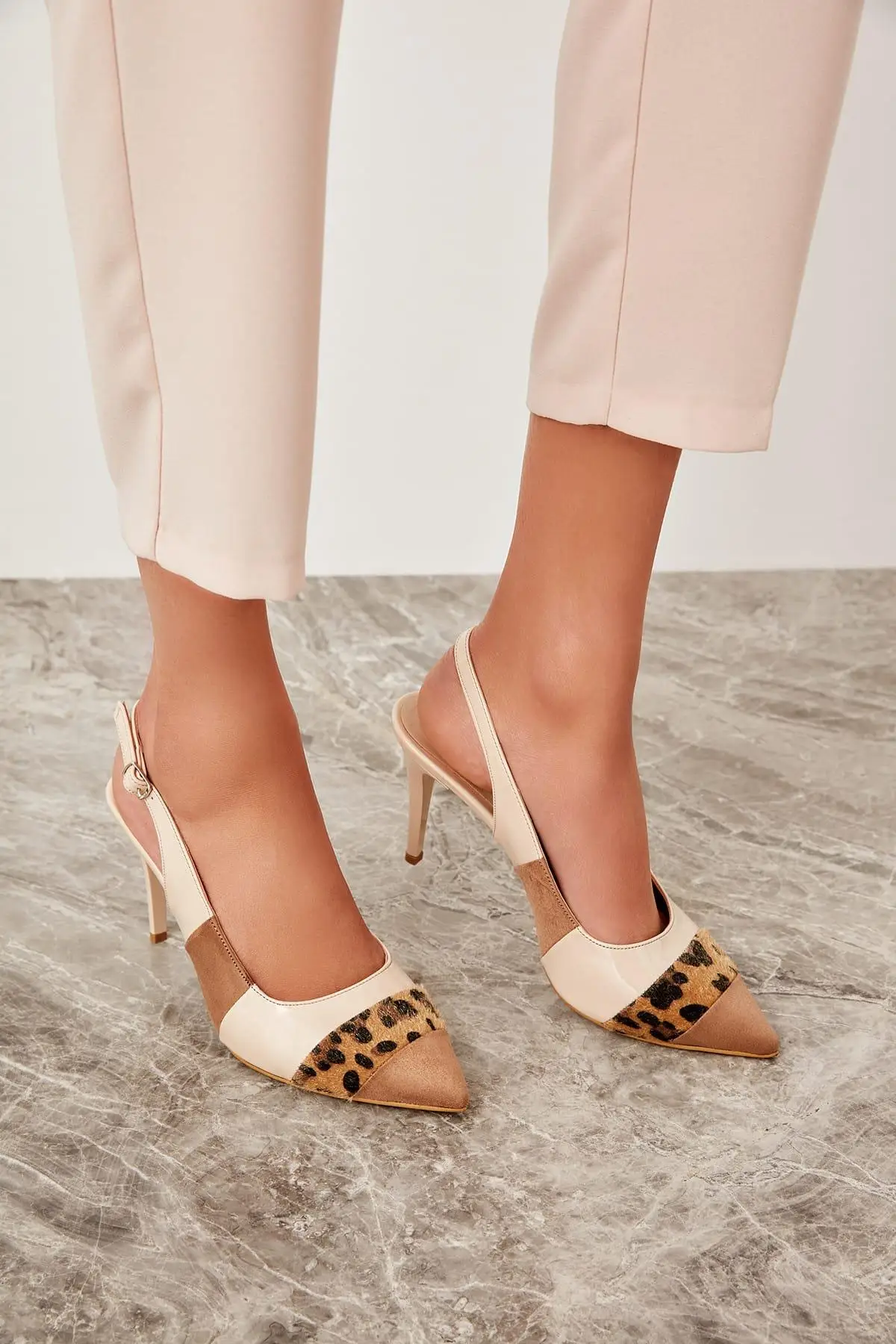 

Trendyol Beige Patent Leather Women 'S High-Heeled Shoes TAKSS19AZ0021